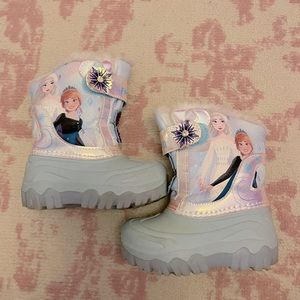 Toddler girls size 7 winter snow boots light up